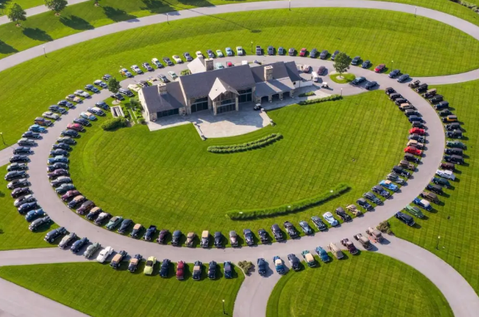 Arranging 165 cars in a perfect circle…