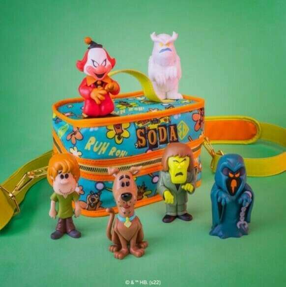Scooby-Doo 6-Pack Vinyl Sodas with Cooler | Art Toys Sets | hobbyDB
