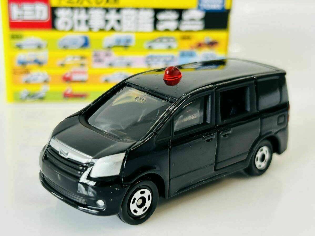 Toyota Noah Unmarked Police Car | Model Cars | hobbyDB