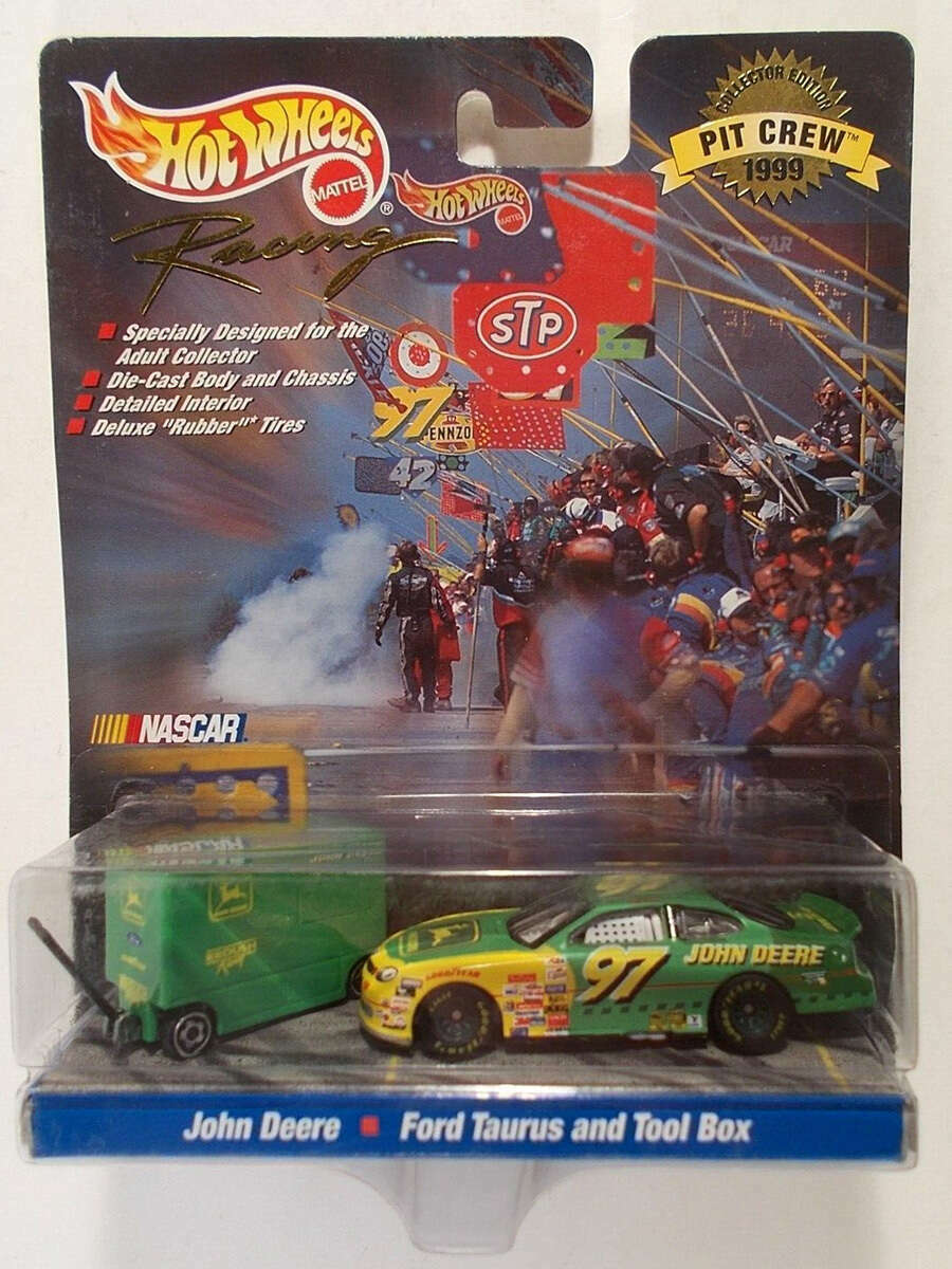 【祝開店！大放出セール開催中】 John Deere Ford Taurus and tool box | Model Vehicle Sets ミニカー