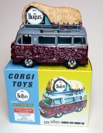 Corgi The Beatles Van フィギュア付き ビートルズ ミニカー Commer Beatles Tour Van | Model Trucks | hobbyDB