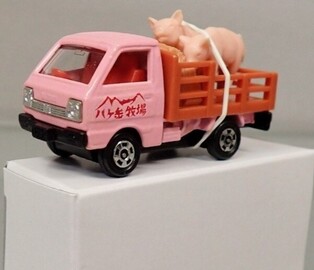 Tomica pig truck on sale
