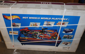 Hot wheels table and chairs cheap