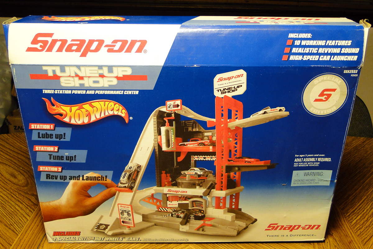 Hot wheels snap on skyline clearance