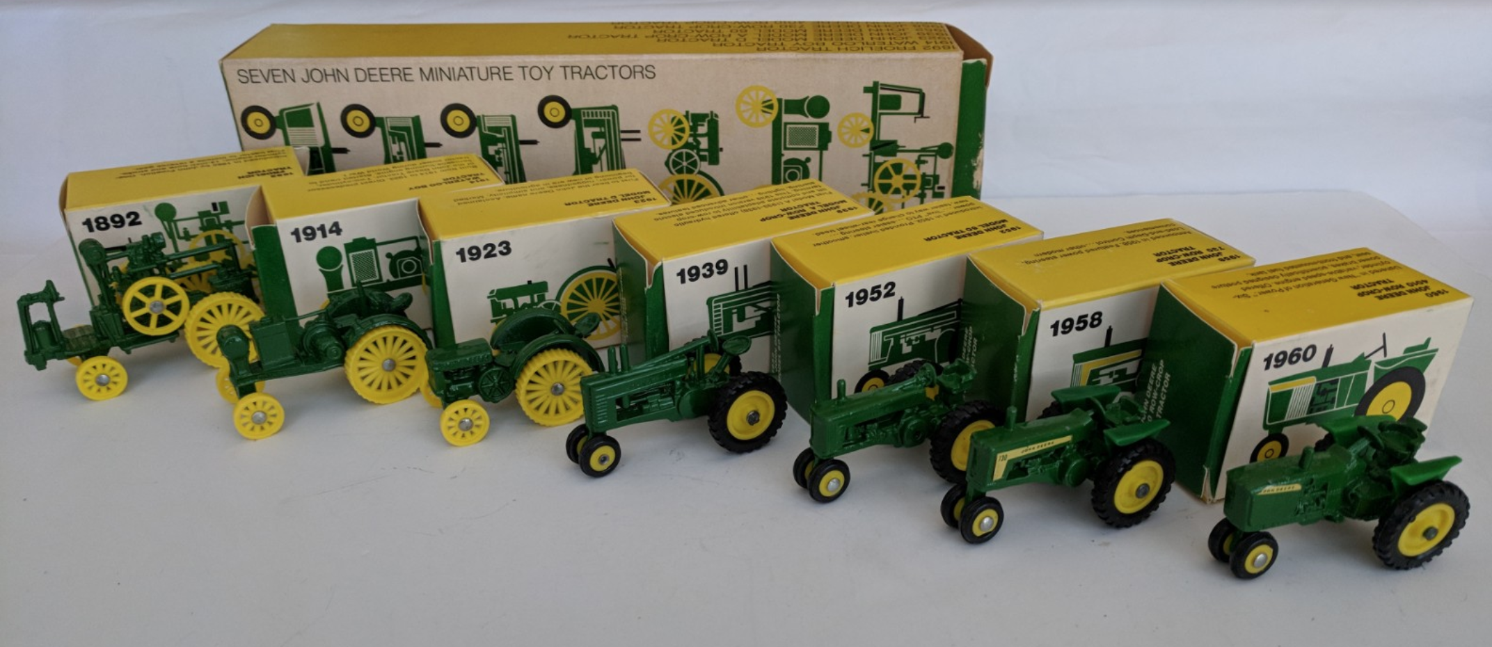 Miniature john deere tractor hot sale