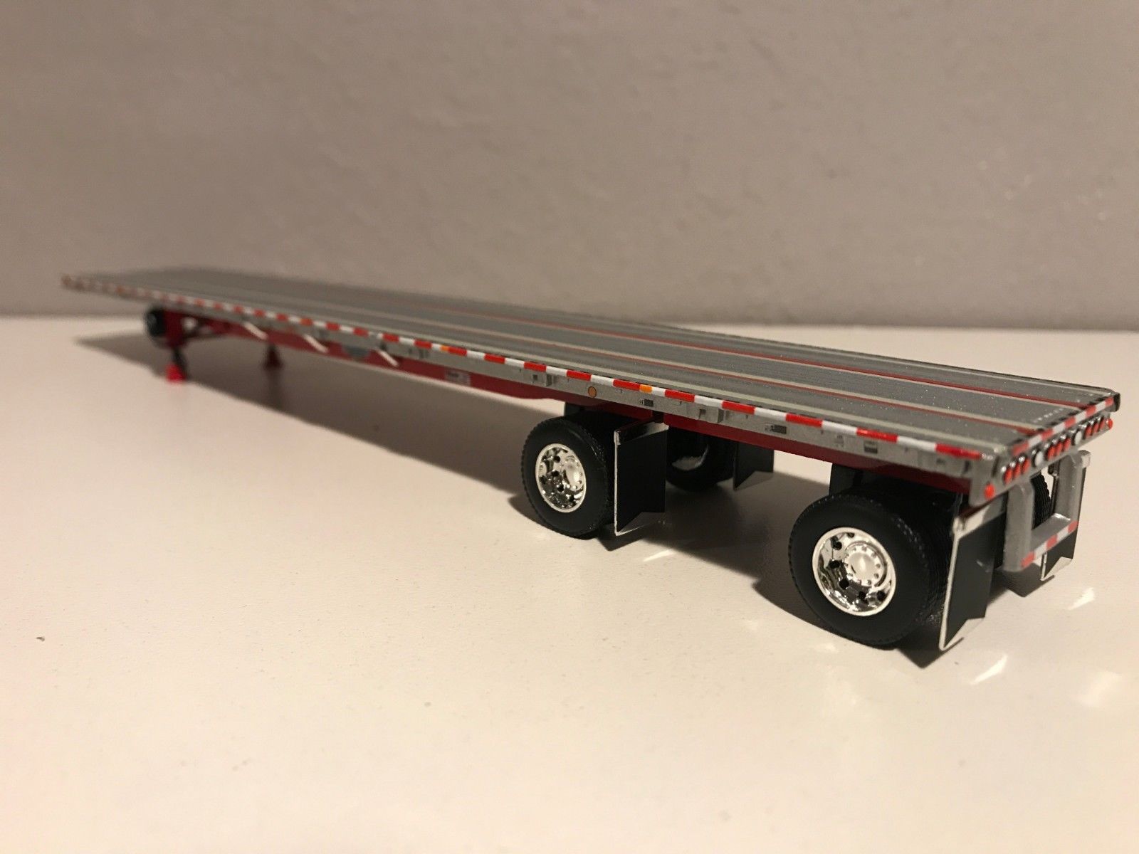 Details about   1/64 DCP WILSON ROADBRUTE SPREAD AXLE FLATBED TRAILER W/ GREY/ORG COVERED LOAD 