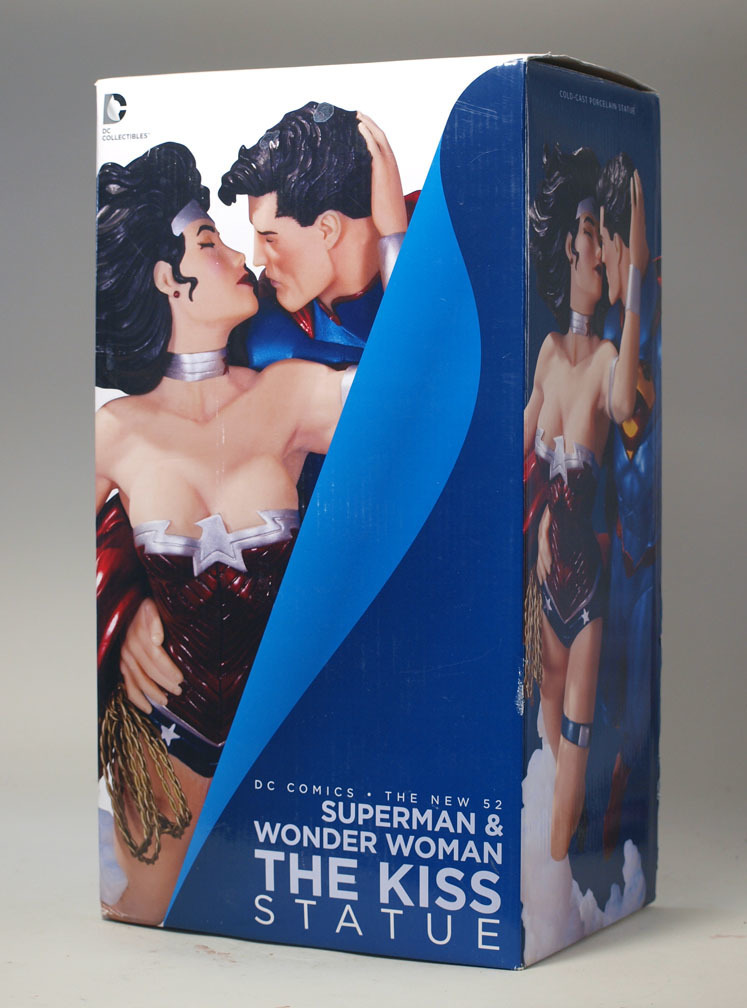 new 52 superman and wonder woman kiss
