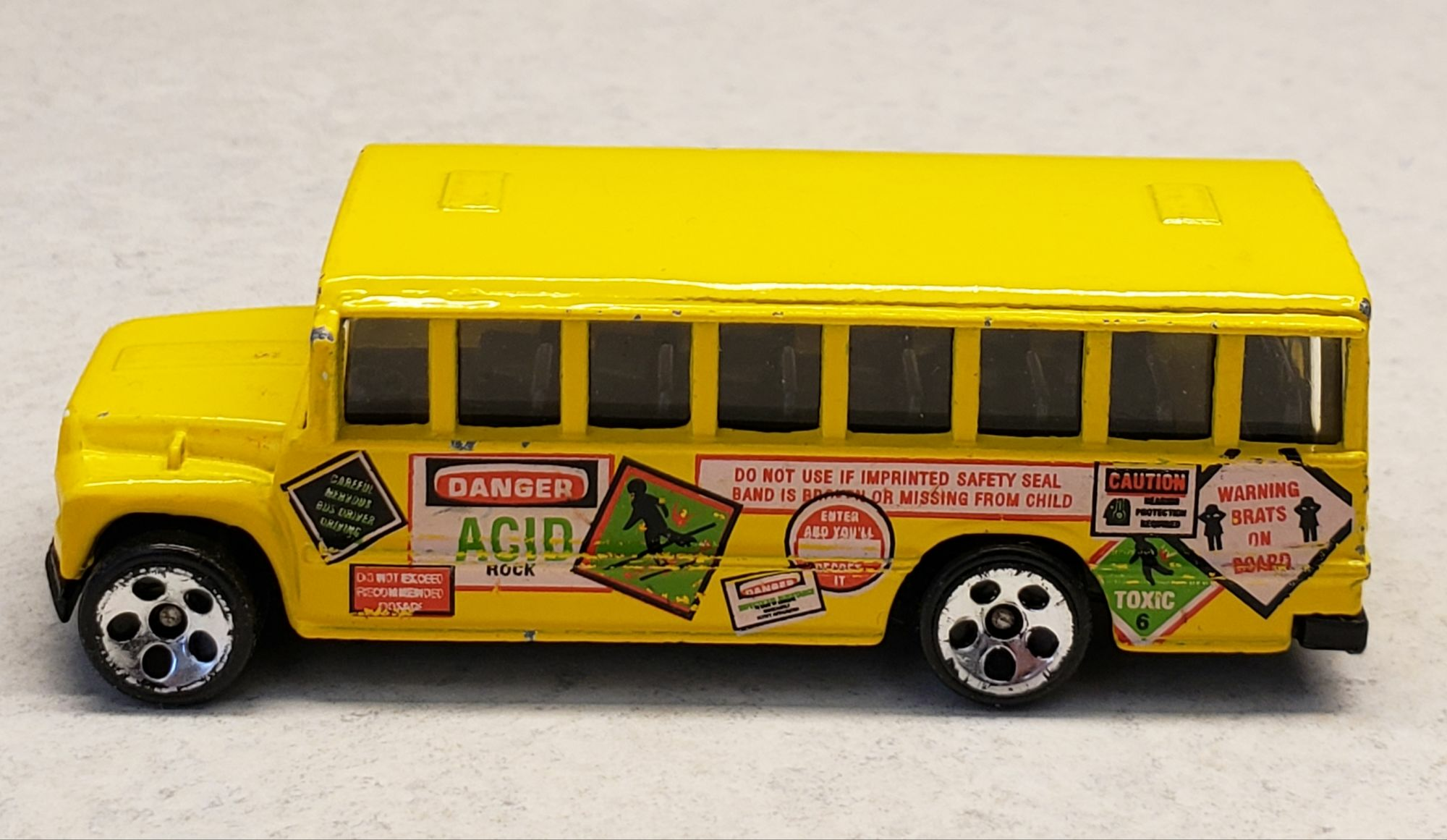 hot wheels yellow school bus