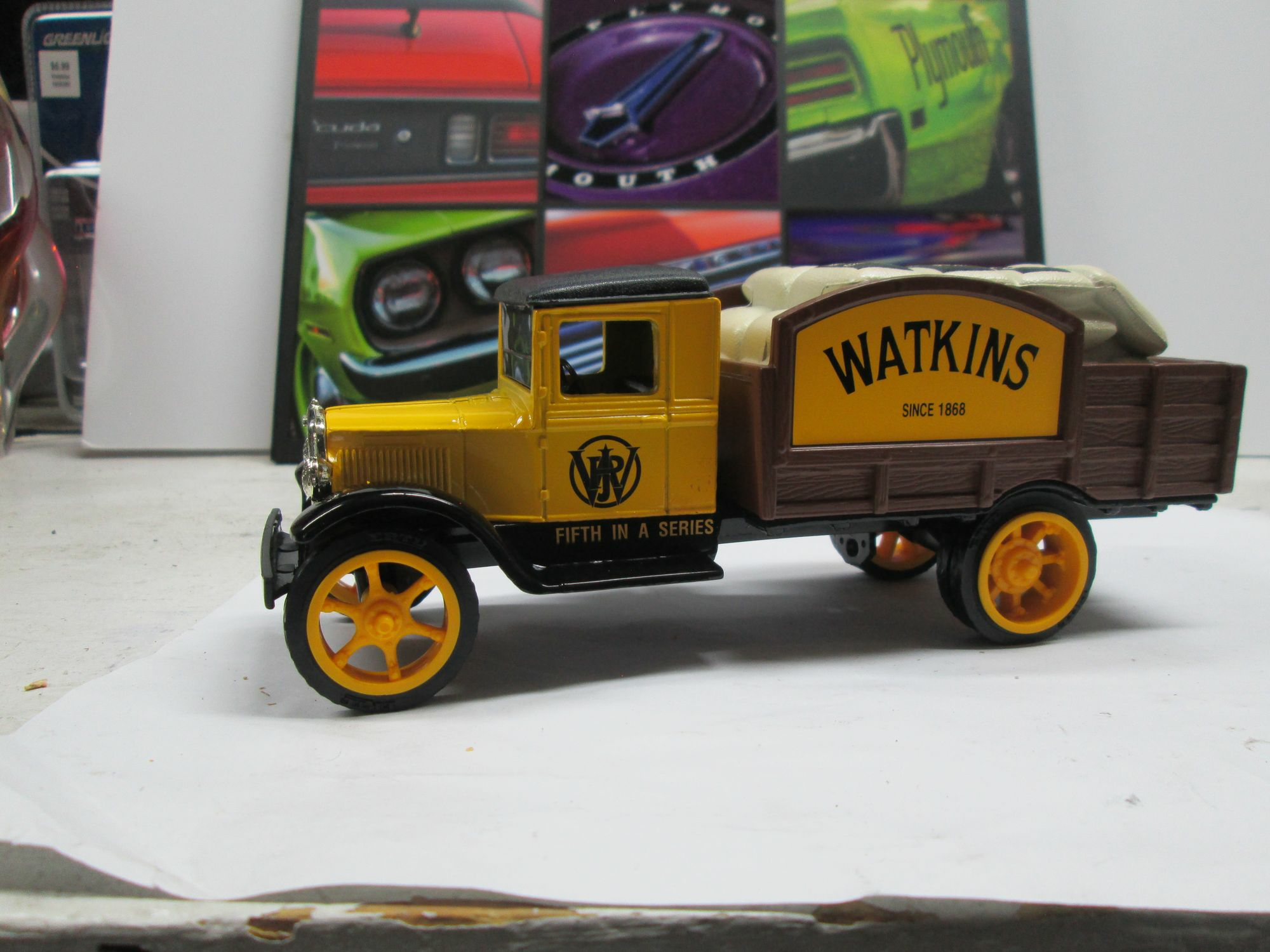 Ertl 1931 shop hawkeye truck bank