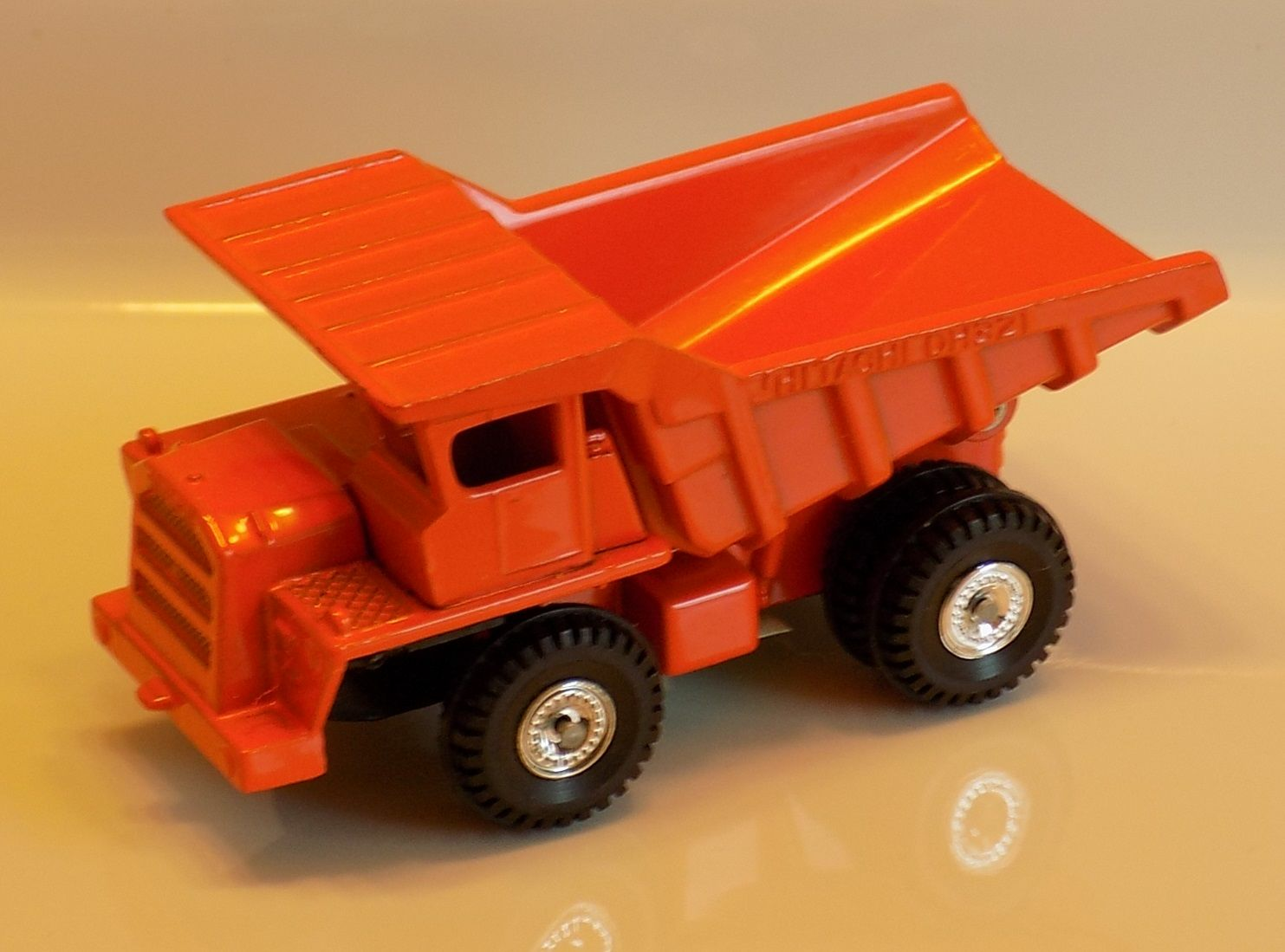 Tomica hitachi dump deals truck