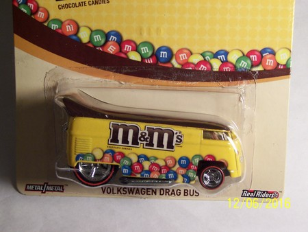 ミニカー Hot Wheels VOLKSWAGEN DRAG BUS m&m's 2015 Hot Wheels M&M Volkswagen Drag Bus Pop Culture Series