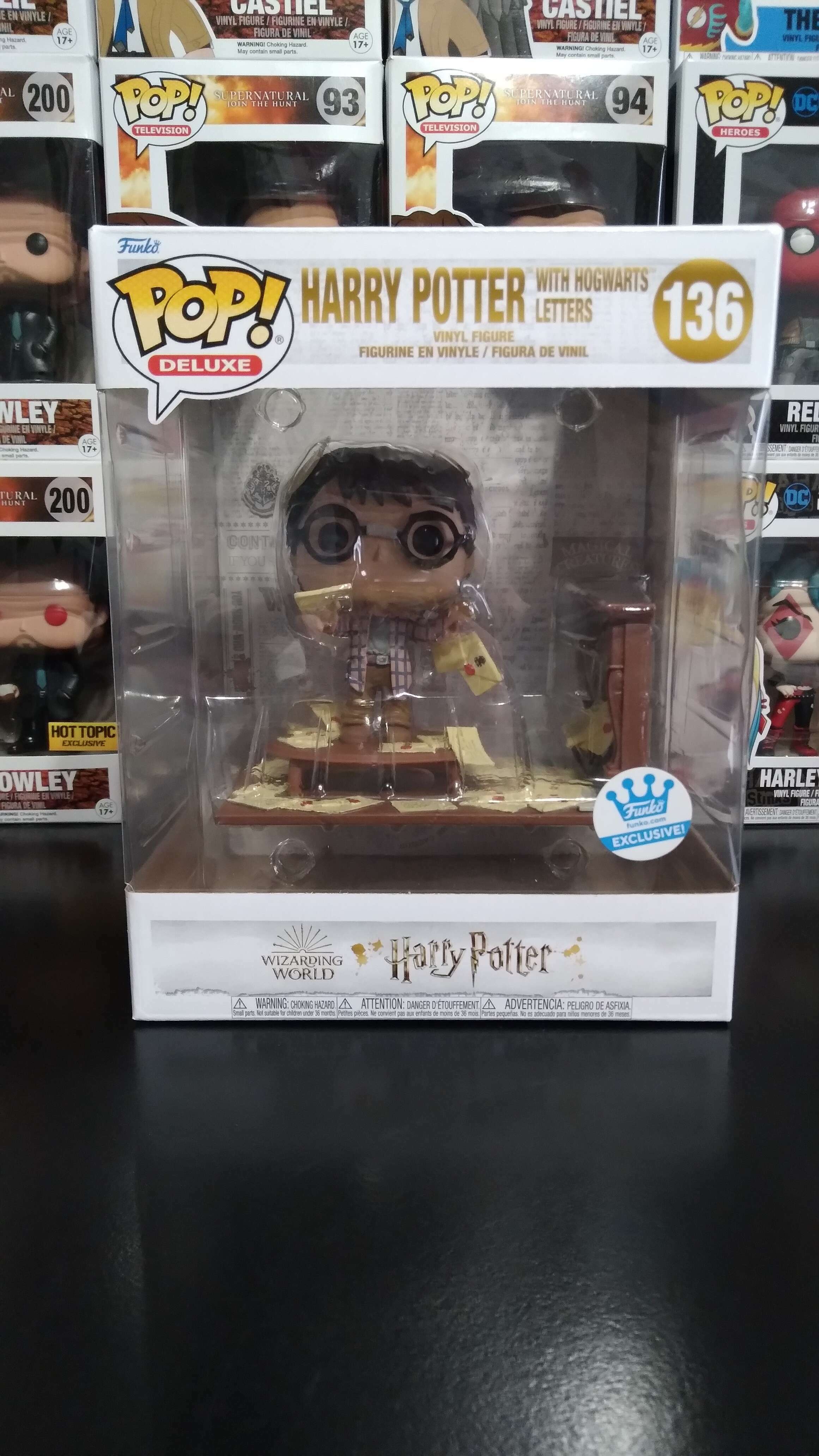 Funko POP! Harry Potter Deluxe Harry Potter with Hogwarts Letters