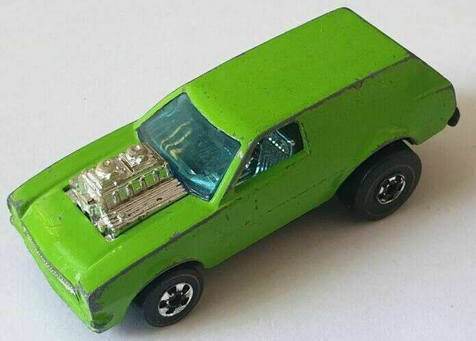 Hot wheels red store light green light