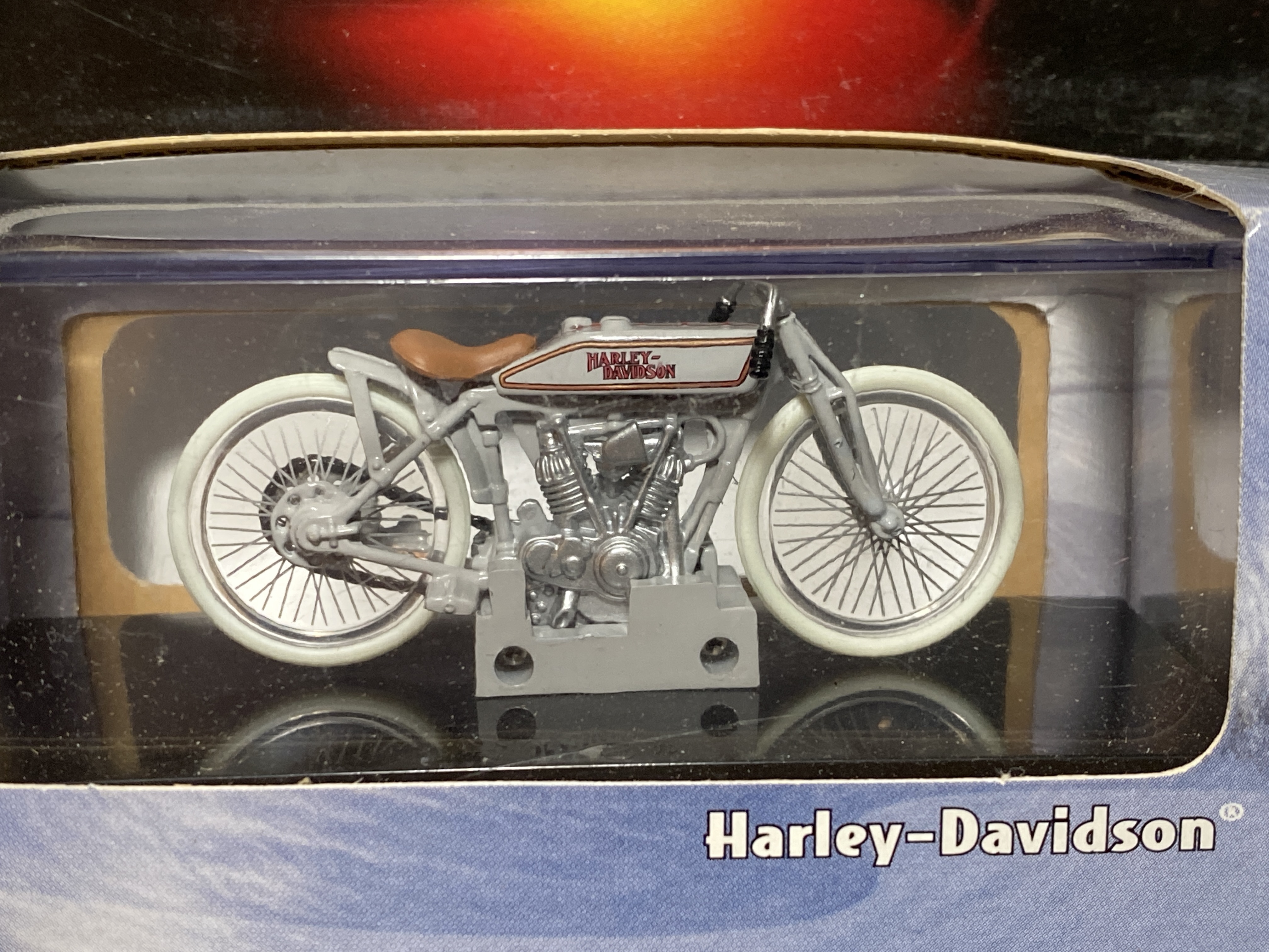 Hot Wheels 100% 1:64 Harley Davidson (1920) White/Silver