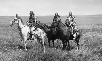 piegan-blackfeet-tribe-people